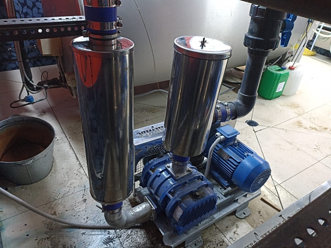 Установка вакуумная роторная УВР-1500