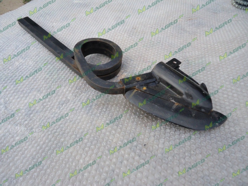 Стойка сошника удобрений (правая) 10017114 (9153.2с / 30153039), оригинал