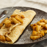 Крепы с яблоками и корицей