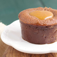 Шоколадные кексы с соленой карамелью