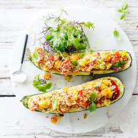 Цукини, фаршированные пшенкой с овощами