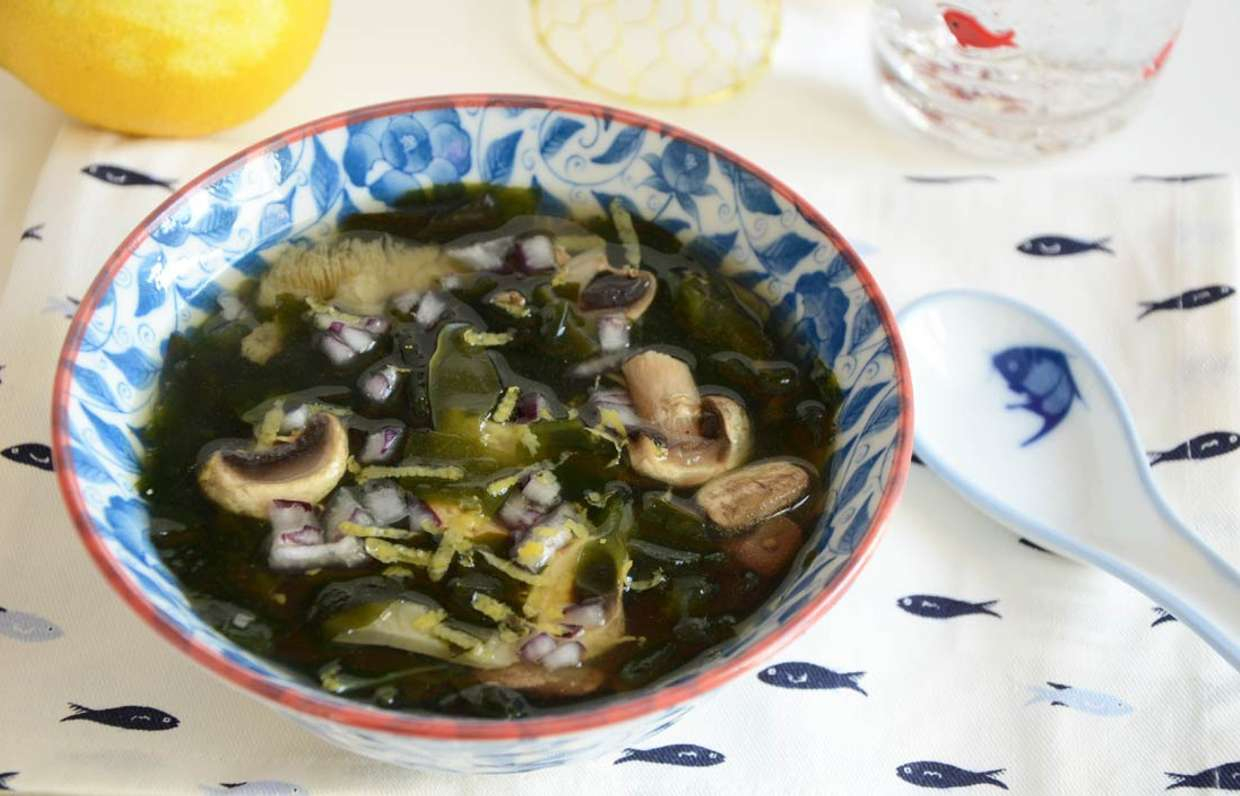 Суп с водорослями вакамэ