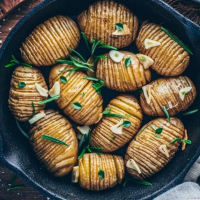Запеченный картофель с розмарином и чесноком
