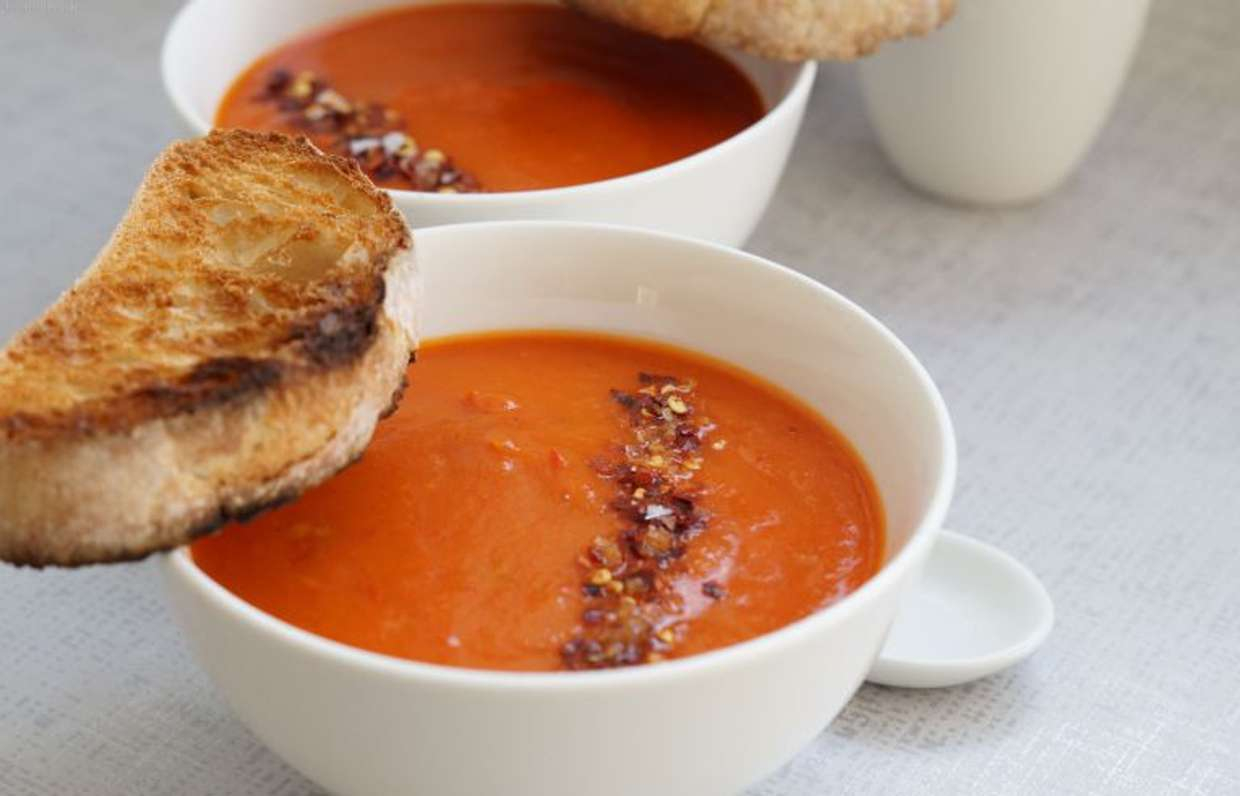 Пряный суп с красным перцем