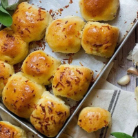 Чесночные булочки с пармезаном