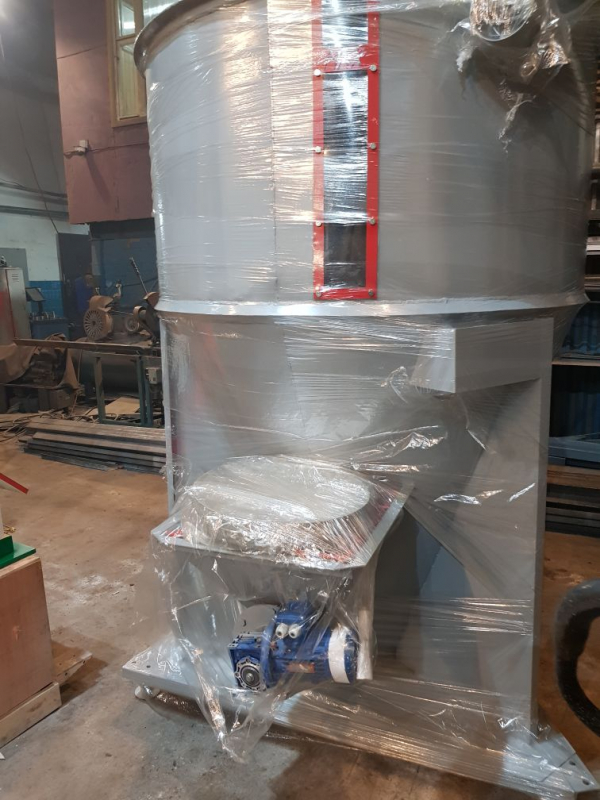 Смеситель кормов шнековый вертикальный ВС-1,7Ш